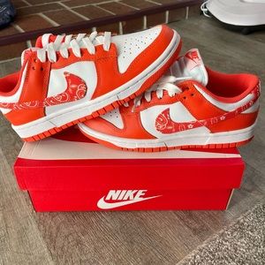 NIKE DUNK LOW - ORANGE PAISLEY